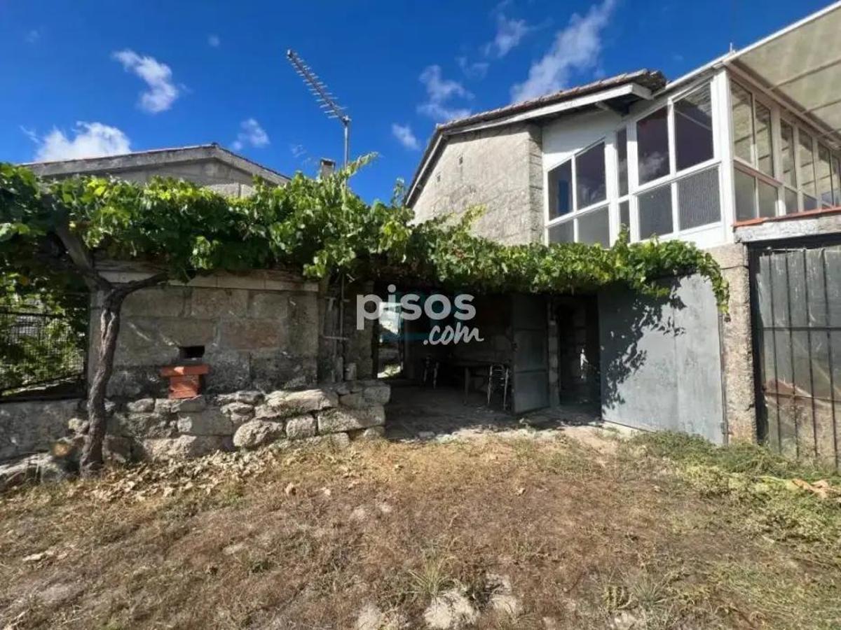 Algunas imágenes del chalet con piscina a la venta en Coles Algunas imágenes del chalet con piscina a la venta en Coles