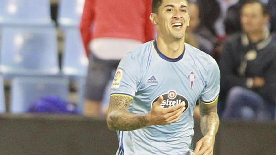 Pablo Hernández celebra un gol con el Celta.// José Lores