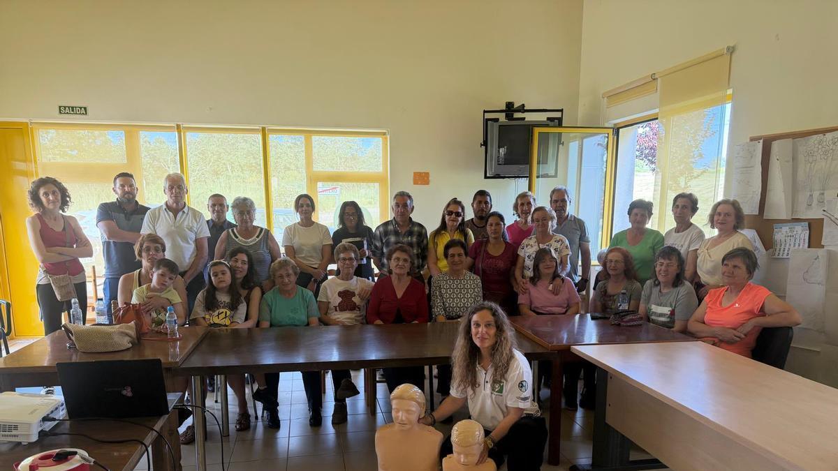 Vecinos de San Vitero tras finalizar el curso