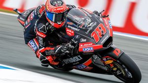 Assen (Netherlands), 27/06/2025.- Manuel Gonzalez of Spain on his Kalex in action during the Moto2 free practice ahead of the 100th Edition of the Motorcycling TT Assen in Assen, The Netherlands, 27 June 2025. (Motociclismo, Países Bajos; Holanda, España) EFE/EPA/VINCENT JANNINK. gp paises bajos 2025. circuito assen