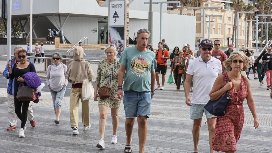 El turismo genera 9.000 millones de negocio en la provincia de Alicante en el mejor año de su historia