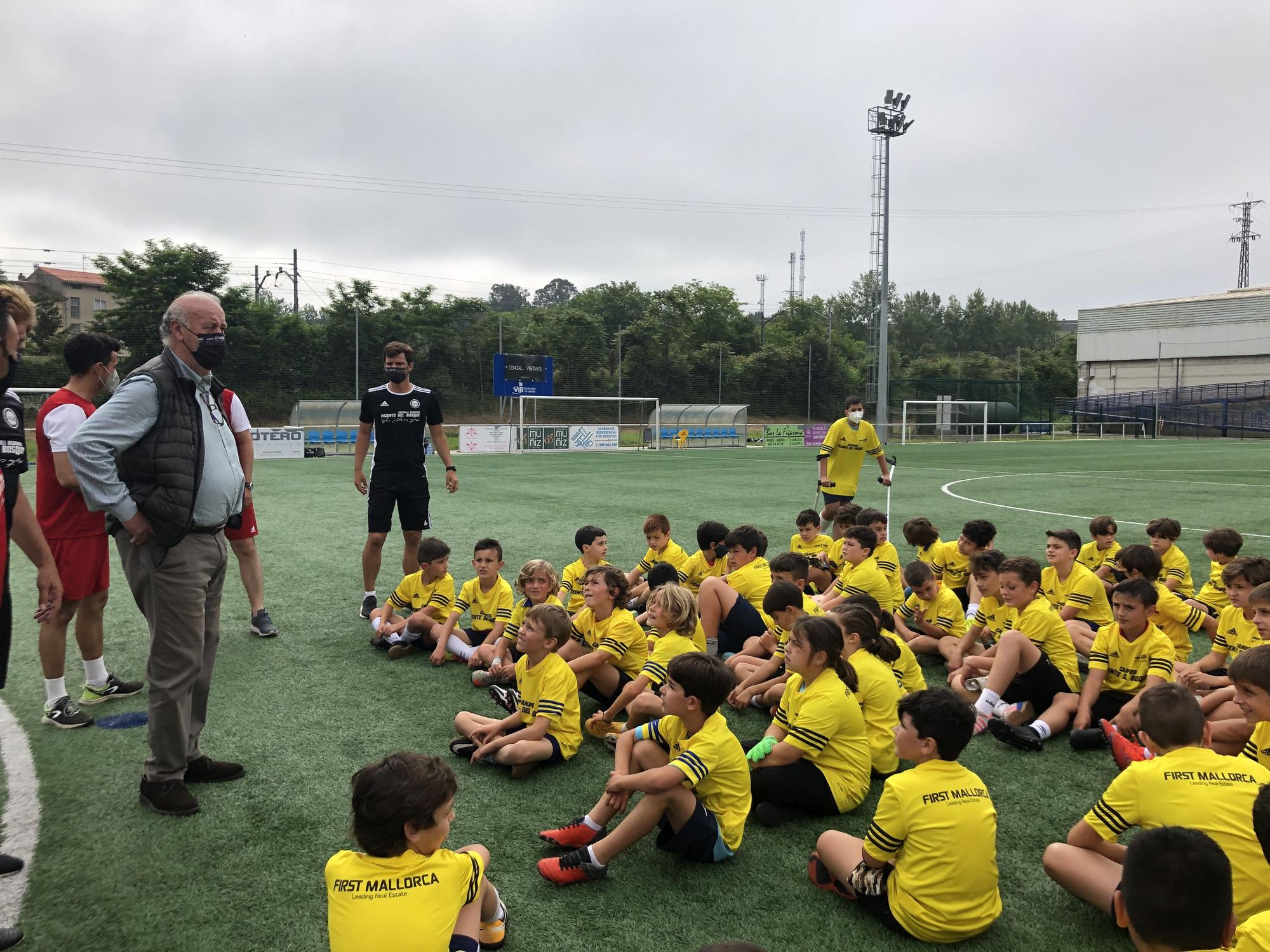 Vicente Del Bosque, lecciones de fútbol y de humildad en Noreña