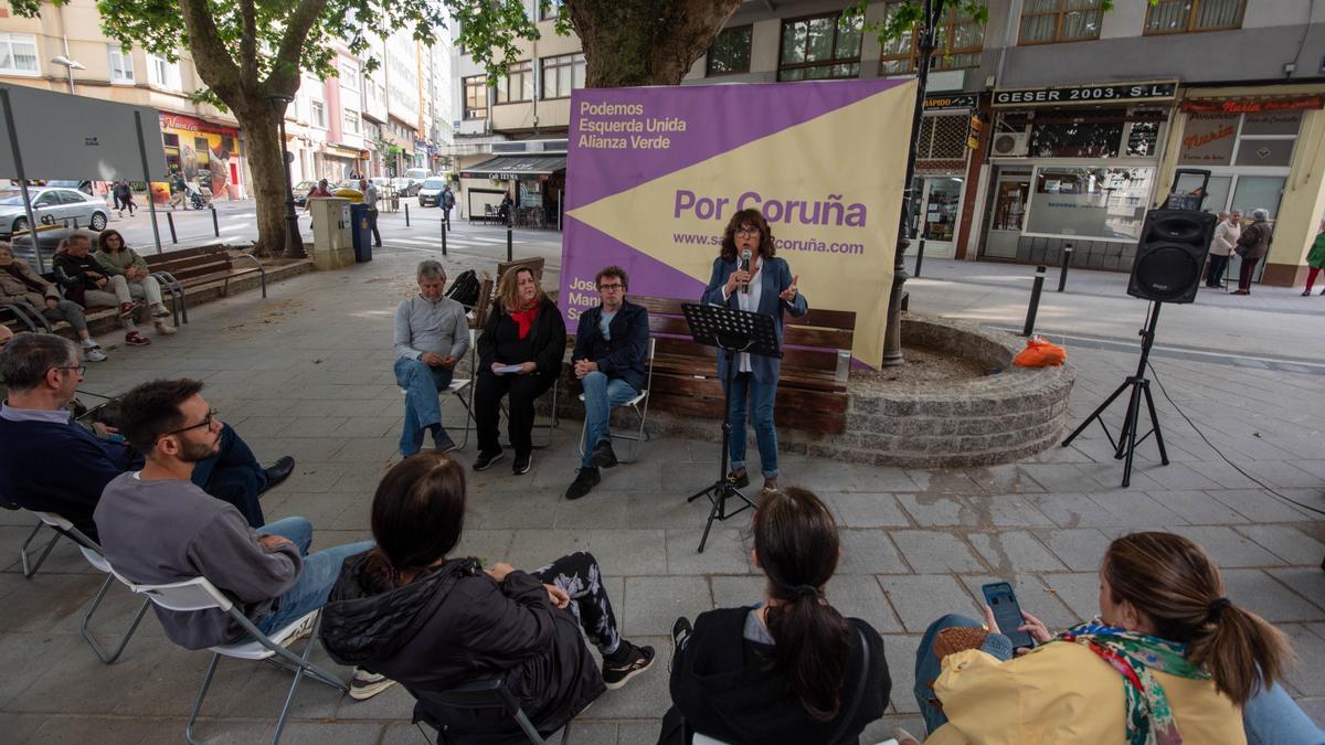 Rodríguez, con candidatos de Por Coruña en Os Mallos.