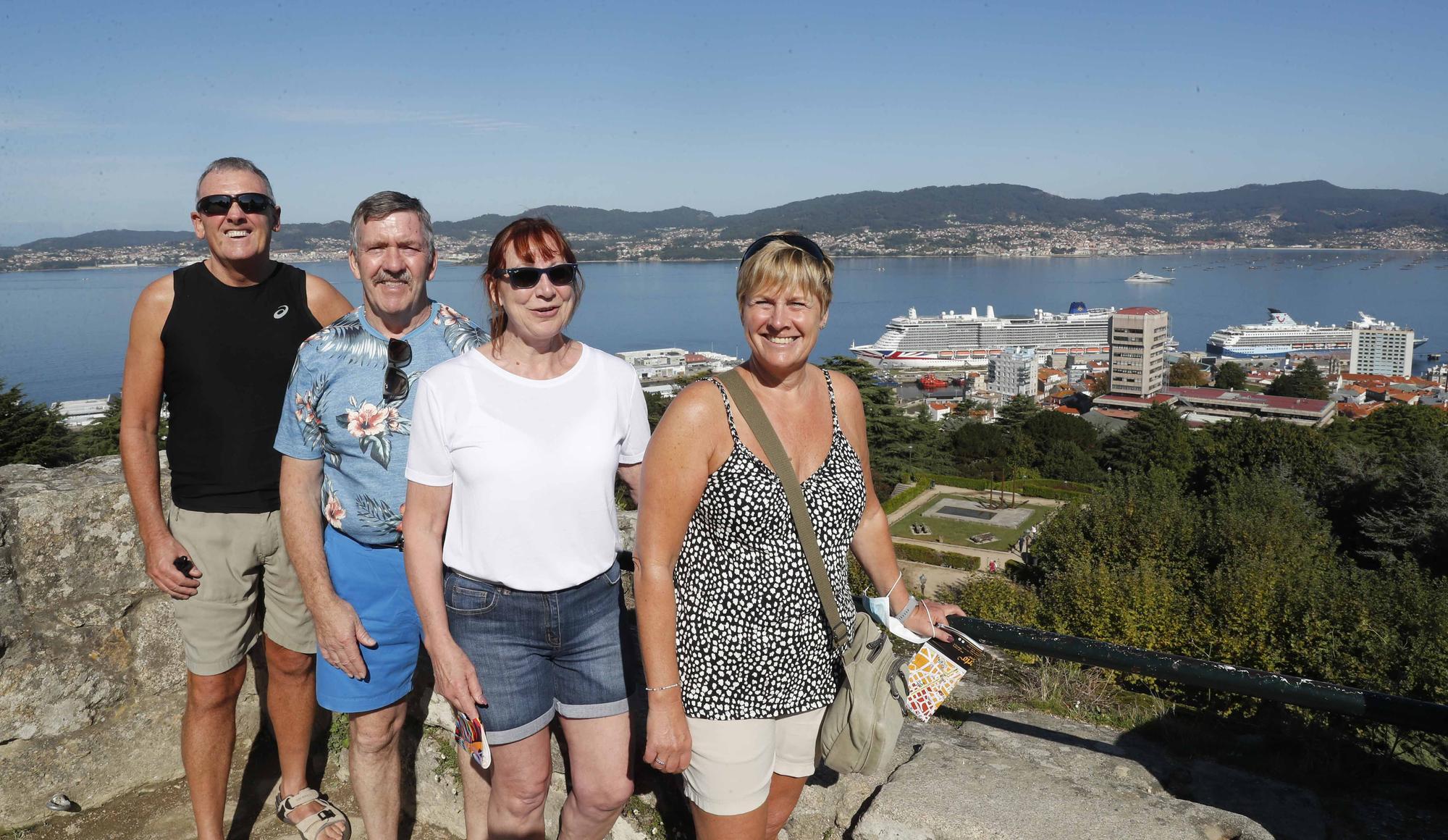 Miles de cruceristas desembarcan en Vigo