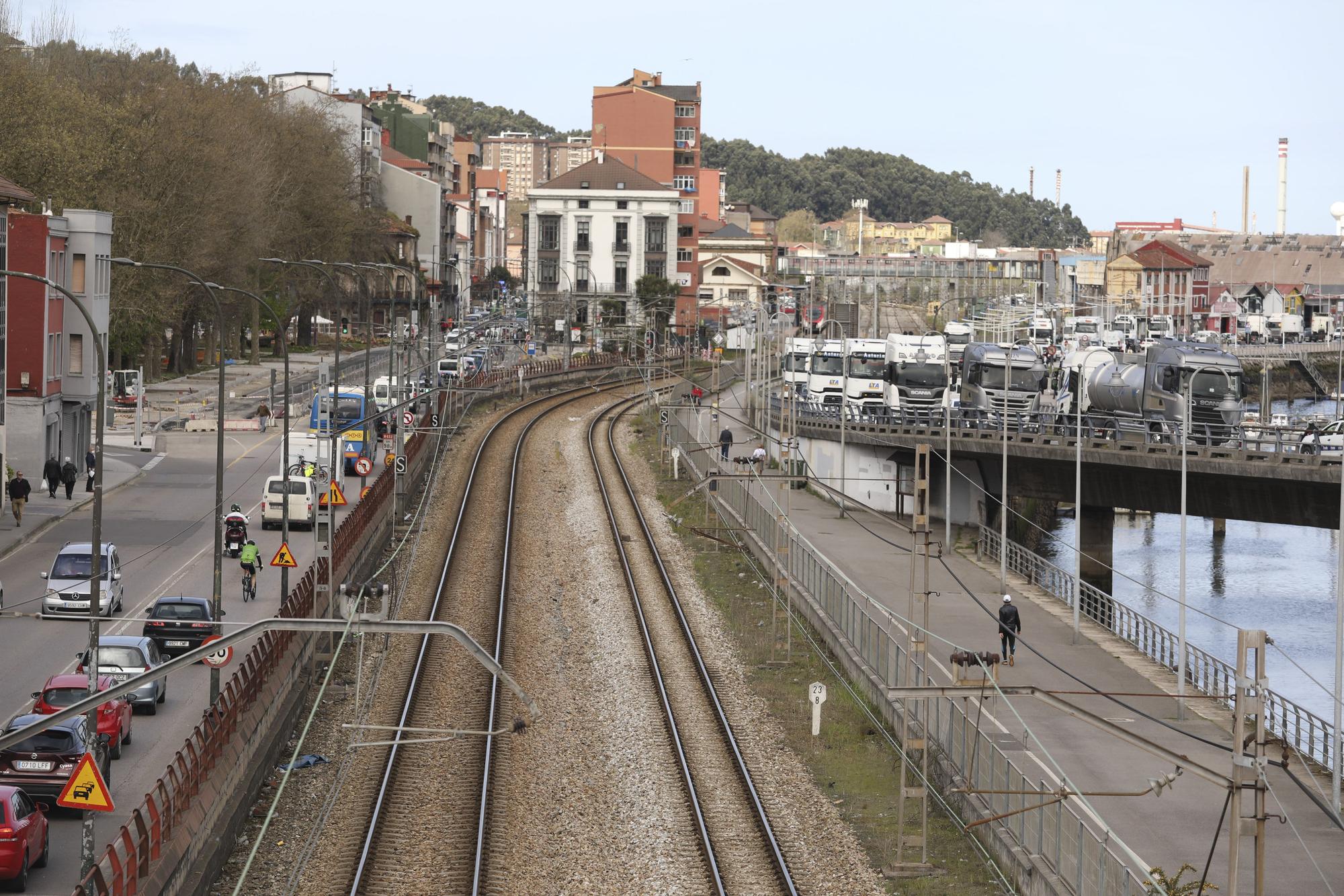 EN IMÁGENES: Así está siendo el paro del transporte en Asturias