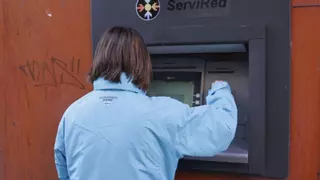 La Policía alerta de la estafa en el cajero que te vacía la cuenta: solo tienes que teclear el pin