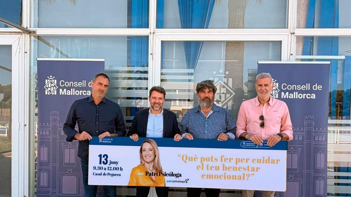 Un momento de la presentación del acto.