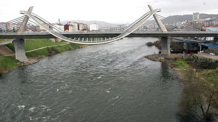 El río Miño, a su paso por Ourense.