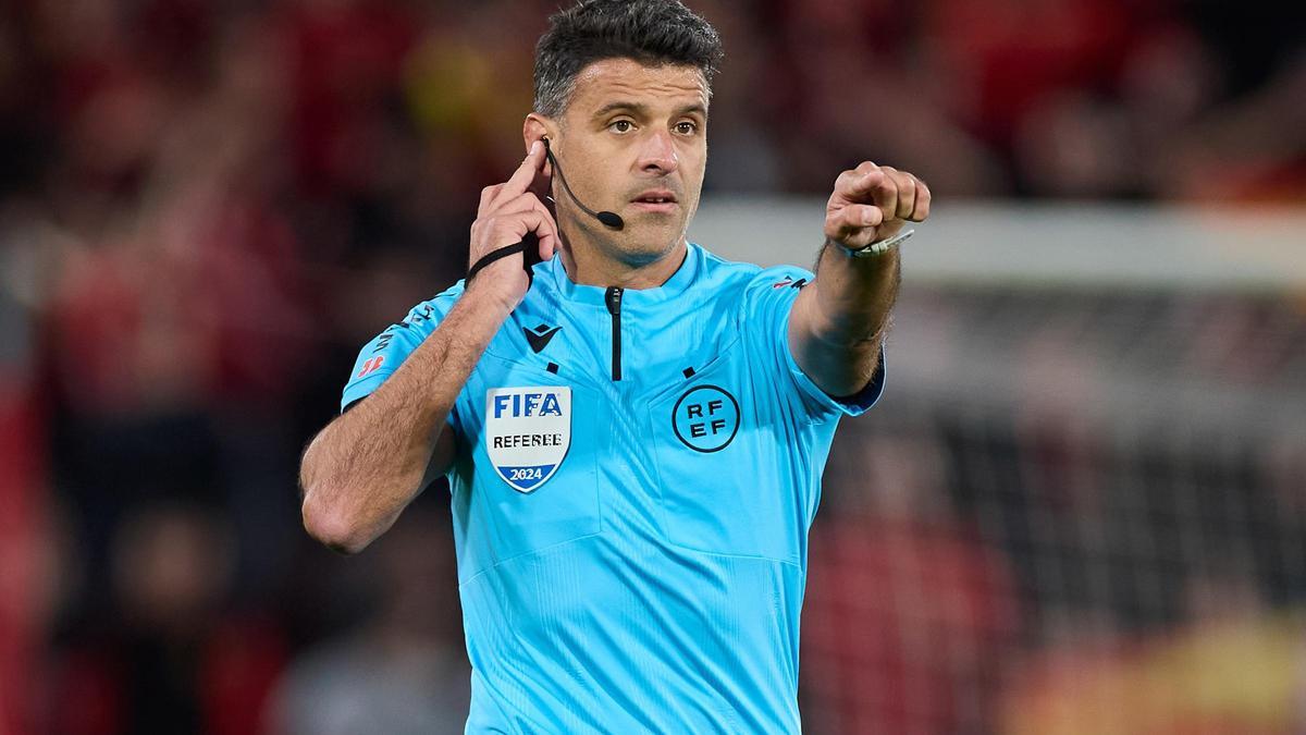 Gil Manzano arbitrará su cuarto clásico en la final de la Supercopa de España