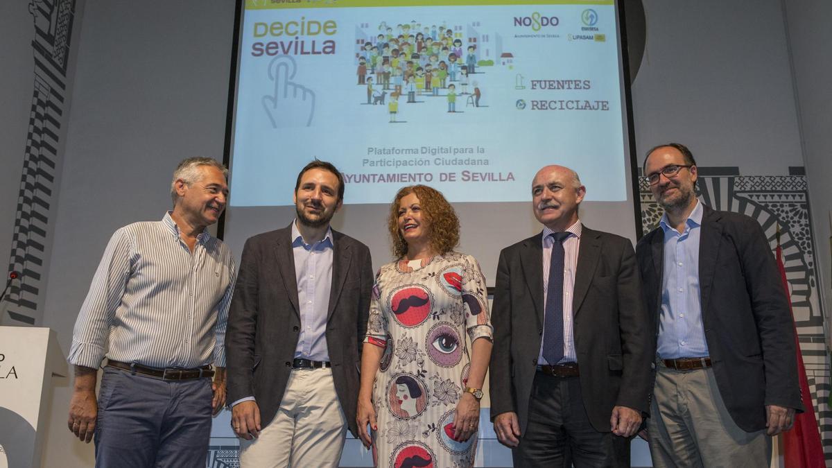 La delegada de Educación, Participación Ciudadana y Edificios Municipales, Adela Castaño, en la presentación. / E.C.