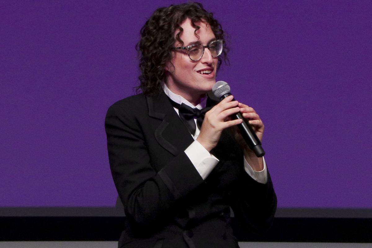 Jane Schoenbrun posa durante el photocall de ‘Adolescencia, sexo y muerte en campamento Miasma’ en el Festival de Cannes, este miércoles.