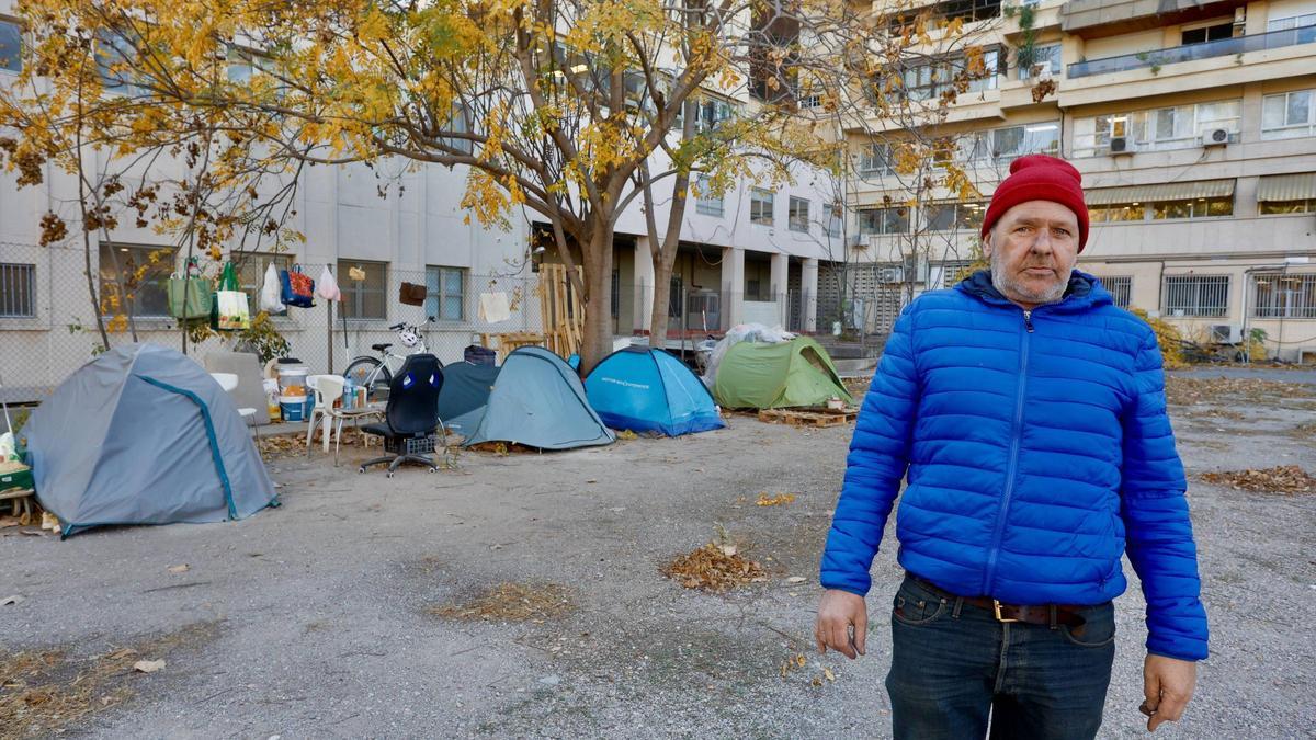 "Queremos una solución. Es una pena que gente como nosotros estemos así en la calle"