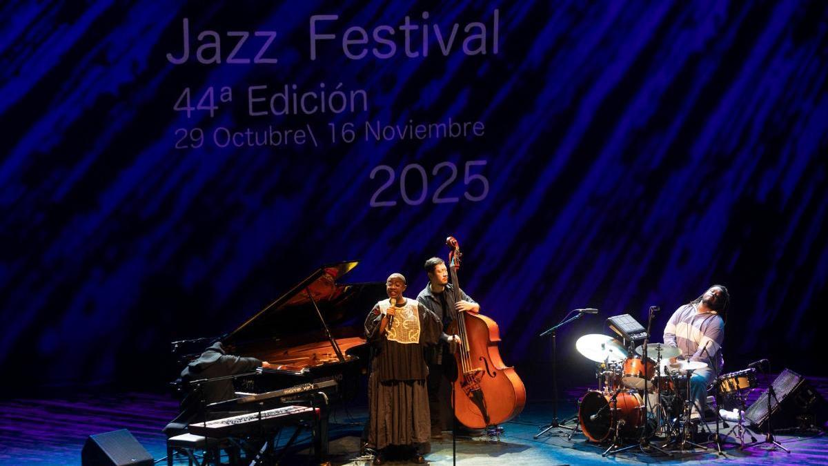 Cécile McLorin Salvant durante su actuación en el Cartagena Jazz Festival.