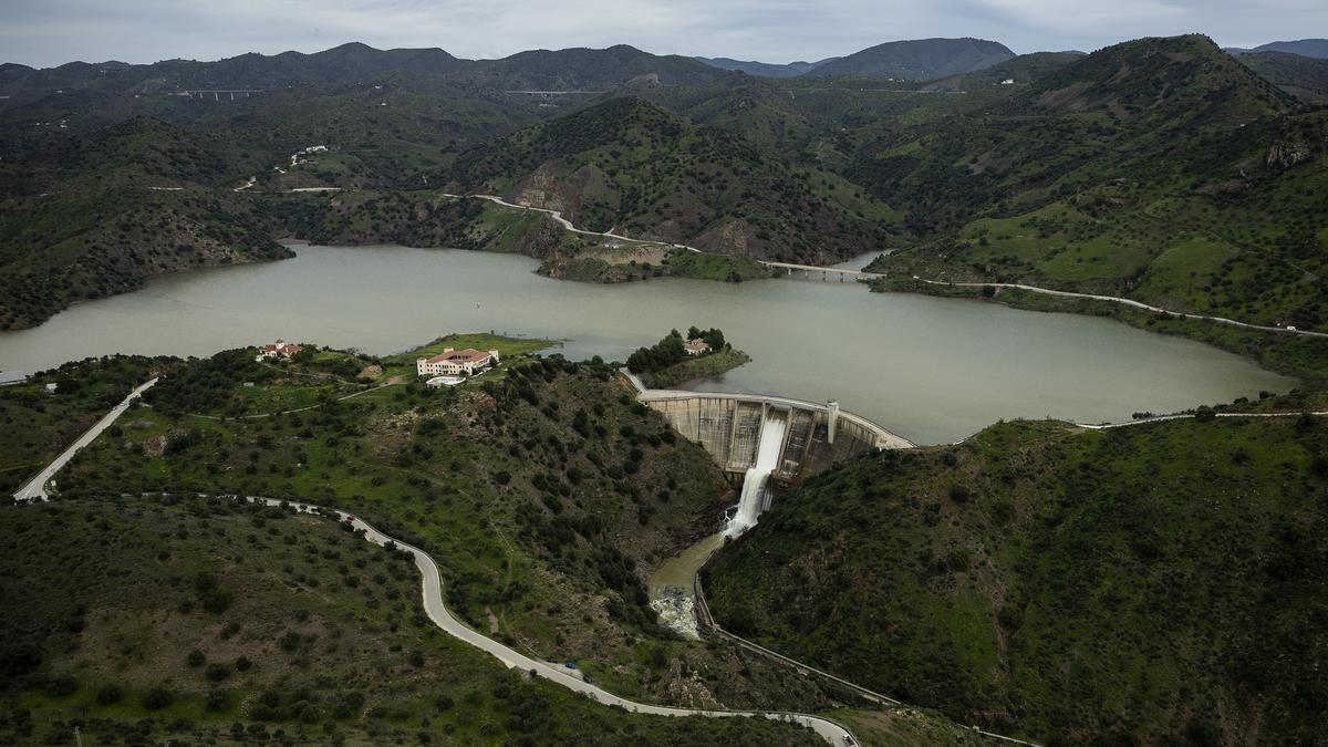 Vista aérea del embalse de Casasola en Málaga
