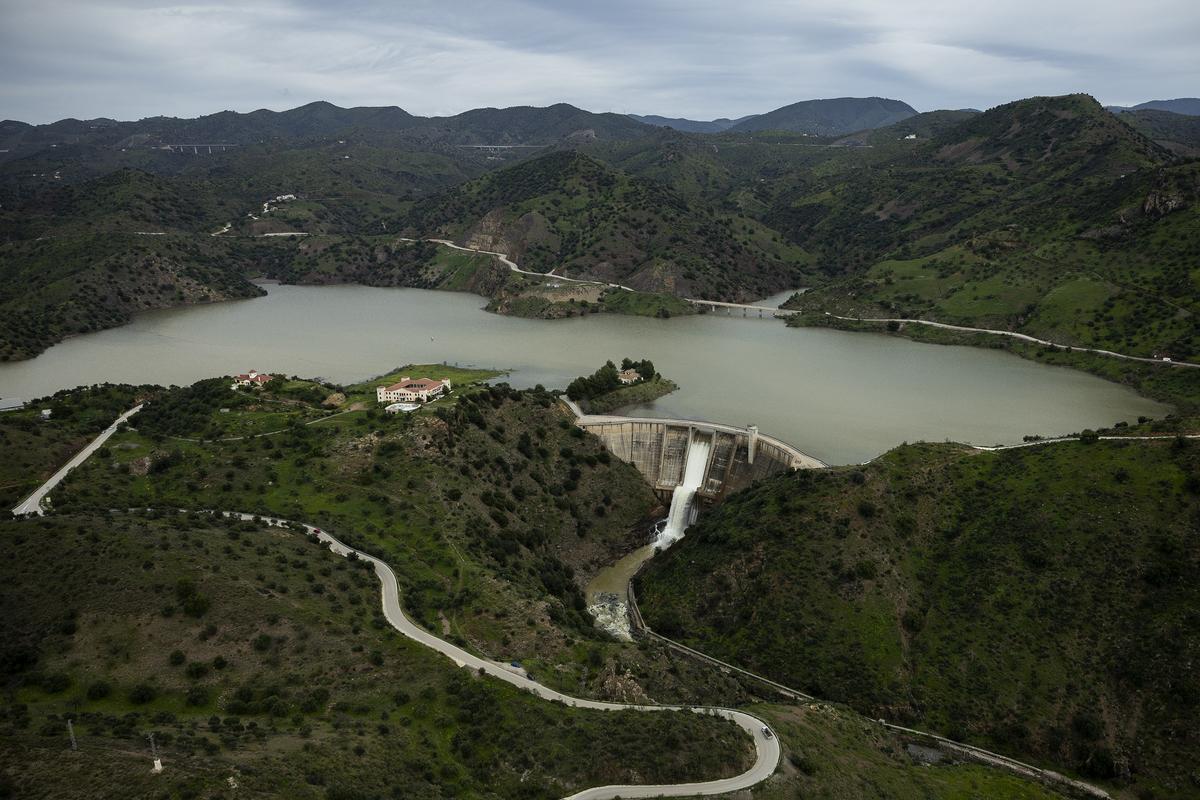 Vista aérea del embalse de Casasola en Málaga