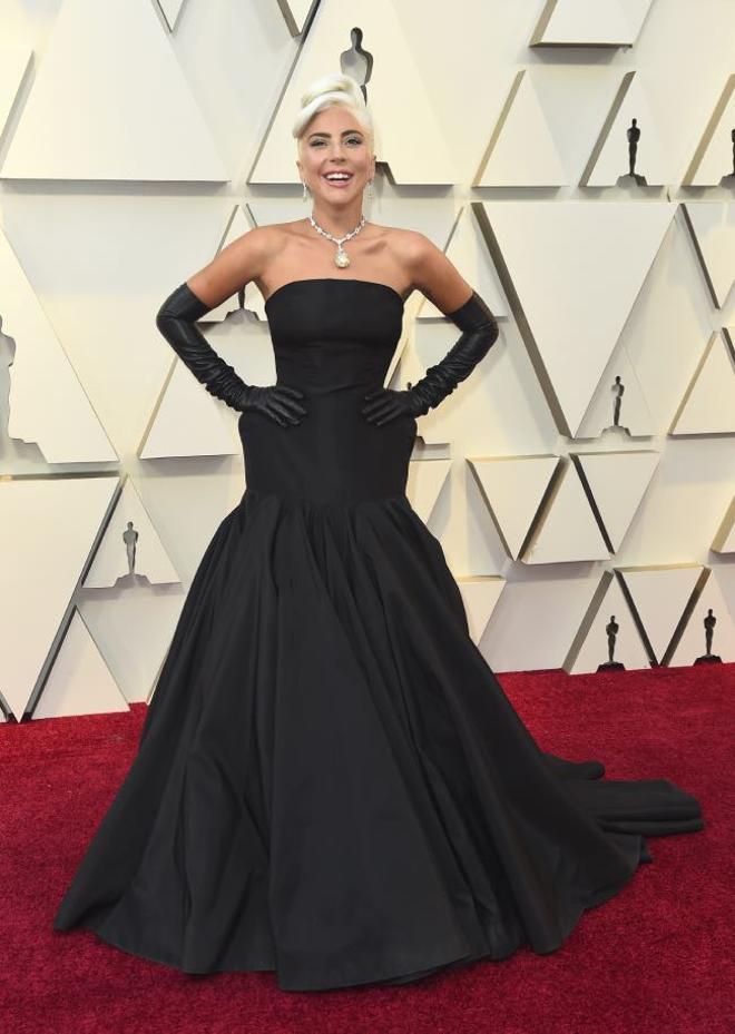 Lady Gaga con vestido de Alexander McQueen en los Premios Oscar 2019