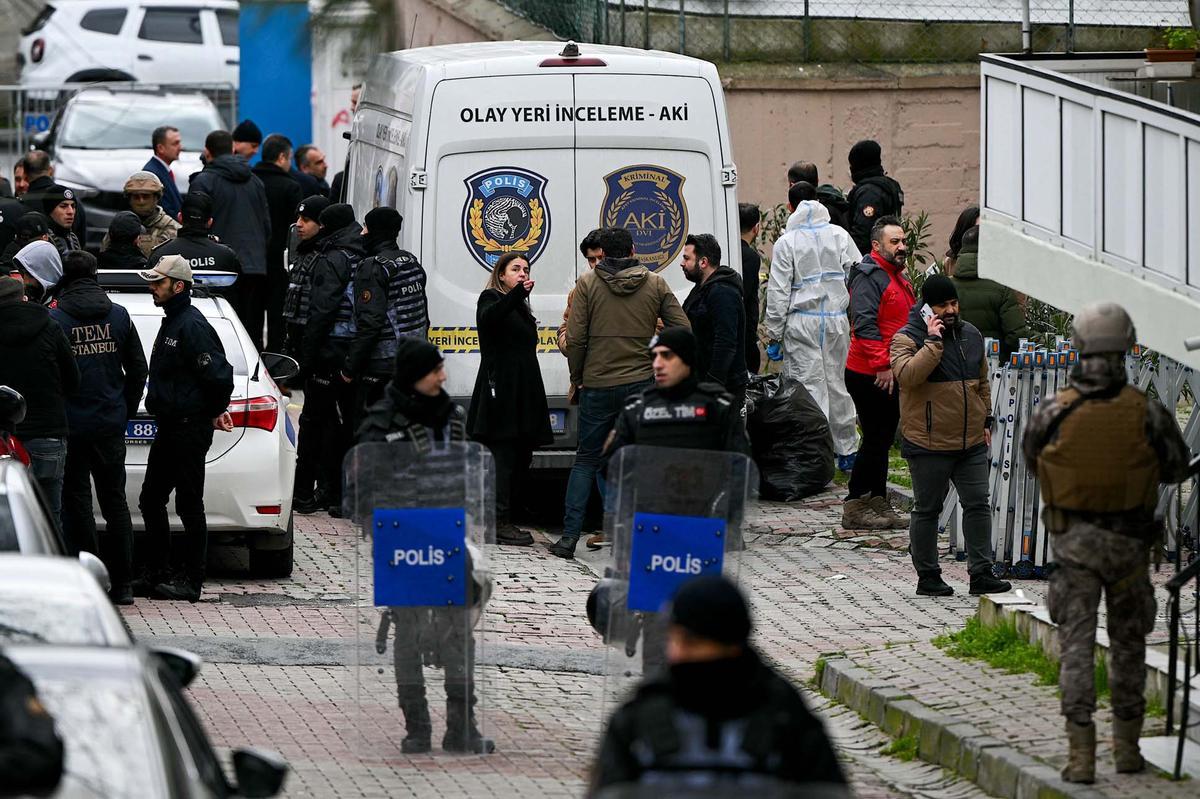 Un tiroteo en una iglesia católica de Estambul deja un muerto