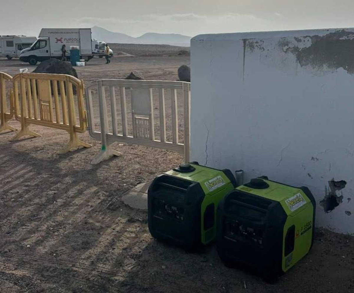 Generadores del Cine Ambulante de Verano en Famara.