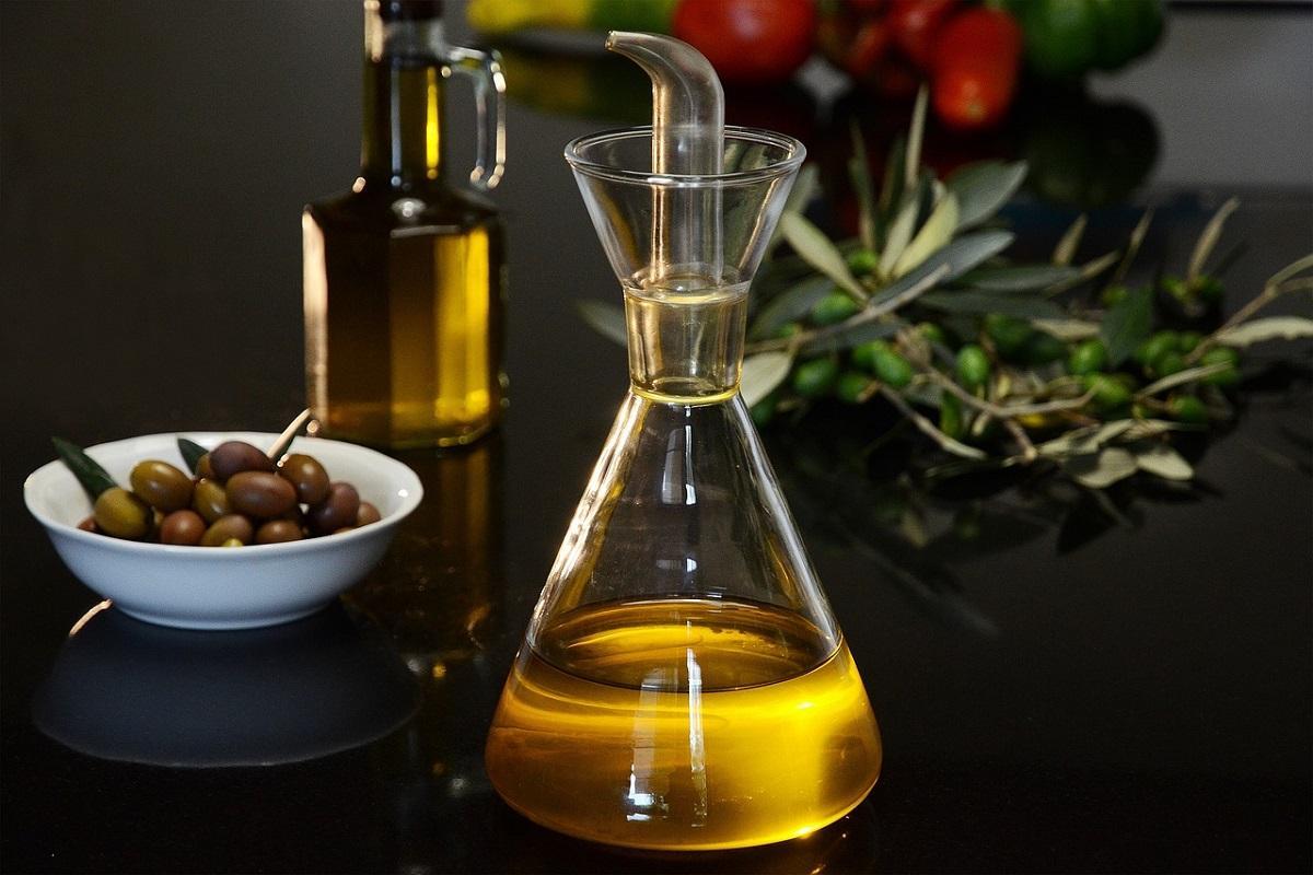 Por cada 25 gramos más al día de aceite de oliva se reduce un 16% el riesgo de enfermedad cardiovascular.