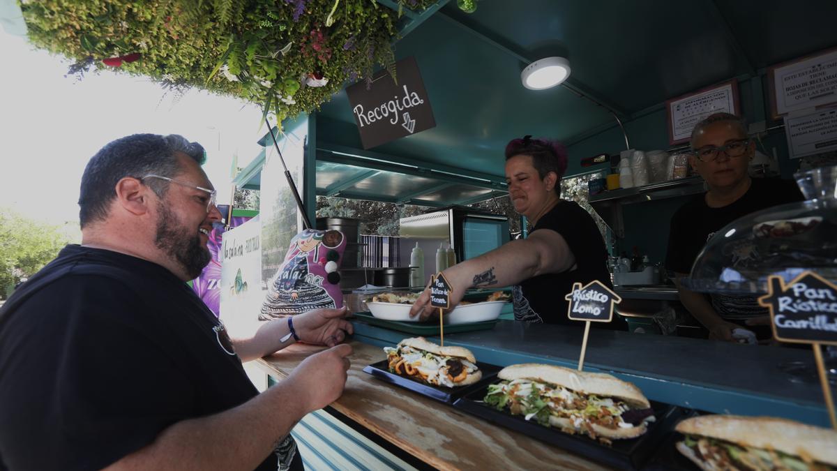 Los ‘foodtrucks’ ya están abiertos en el paseo de San Sebastián.