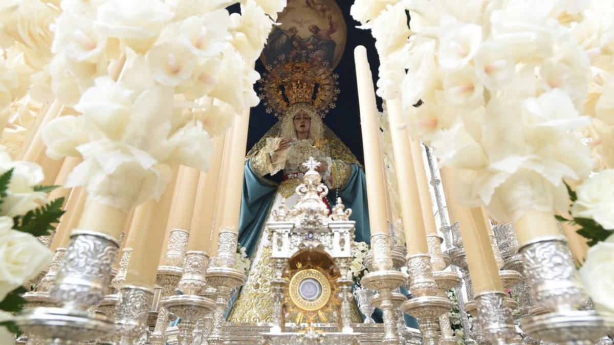 La Virgen de La Estrella, desde el frontal de su palio, ayer.