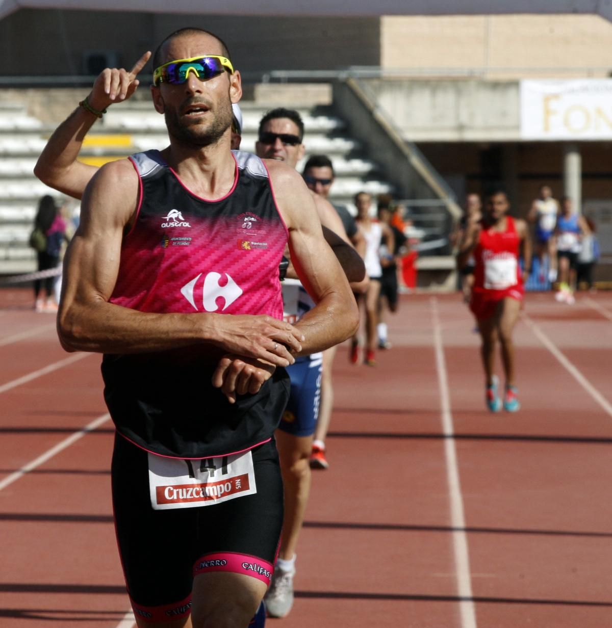 Miguel Espinosa y Marta Polo ganan la carrera popular de Los Califas