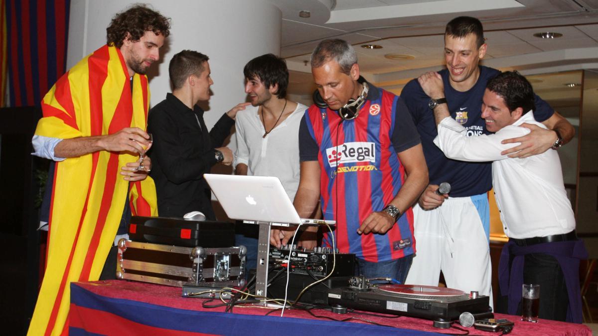 Grimau, Lakovic, Ricky Rubio, Trias y Xavi Pascual, celebrando la Euroliga de 2010