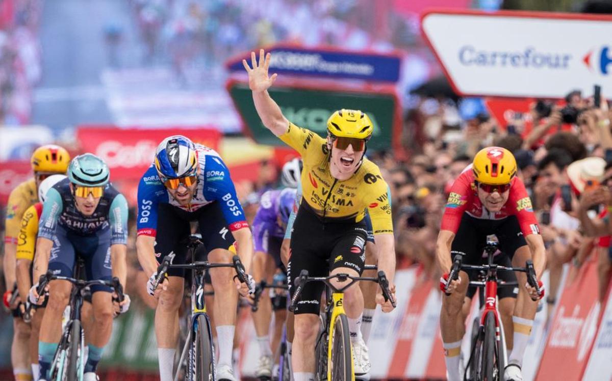 Matthew Brennan celebra en Sevilla la quinta victoria en la Vuelta.