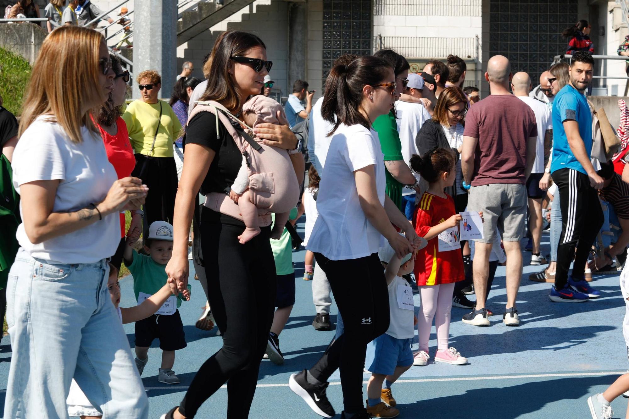 EN IMÁGENES: Así fue la carrera solidaria por los refugiados del Sáhara en el Yago Lamela de Avilés