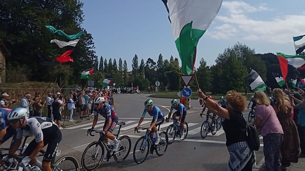El Gobierno planta a la Vuelta por la presencia de ciclistas israelíes: ni el presidente ni ningún miembro del Ejecutivo asistirán a los actos de la prueba en Asturias