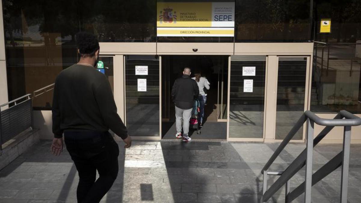 Los trabajadores pueden compatibilizar el subsidio por desempleo con un trabajo a media jornada.