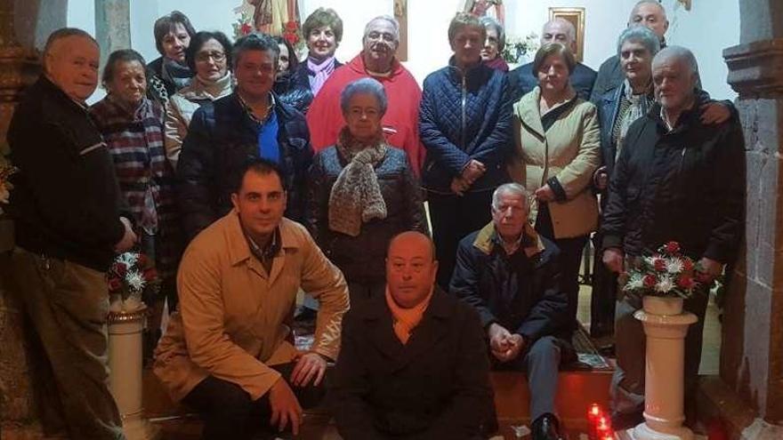 Los Veneros celebra los 25 años de la reapertura de su capilla