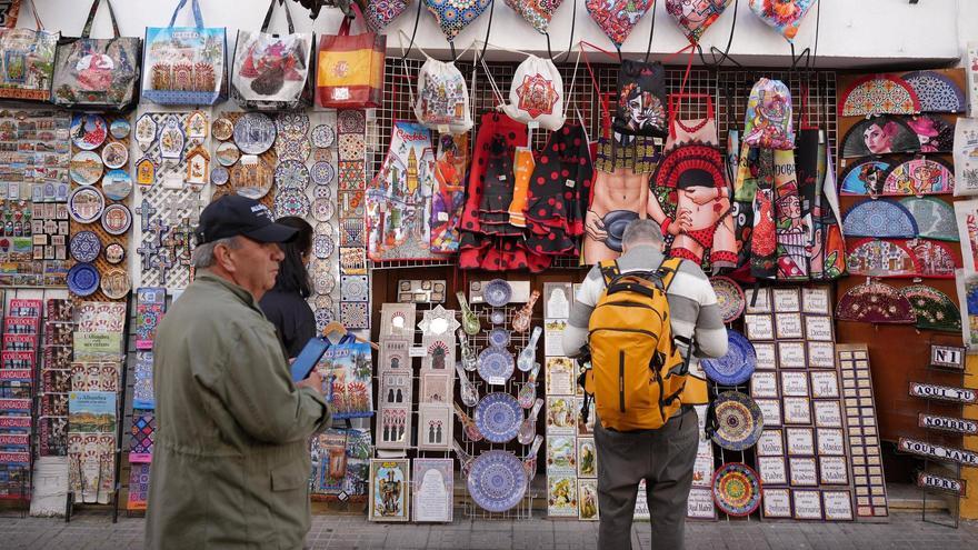 'Souvenirs' en serie frente a artesanía en Córdoba