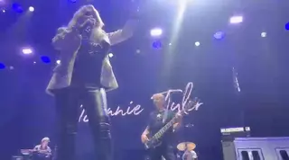 Bonnie Tyler desborda Poniente: así fue el multitudinario concierto en la Semana Grande de Gijón
