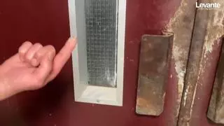 Los vendedores del Mercado de Benicalap denuncian una invasión de polvo por unas obras