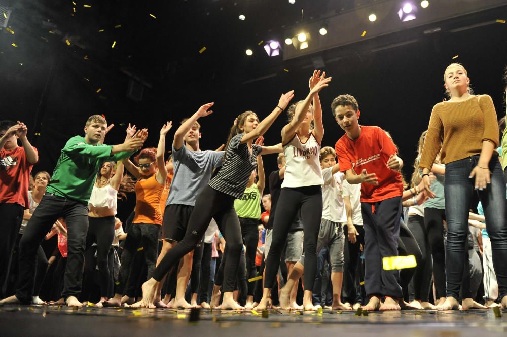 350 alumnes d''ESO ballen al Fem Dansa!