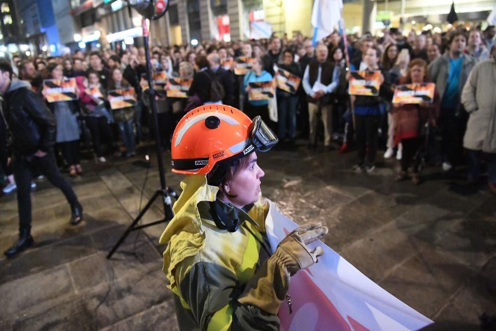 5.000 coruñeses claman "Lumes Nunca Máis"