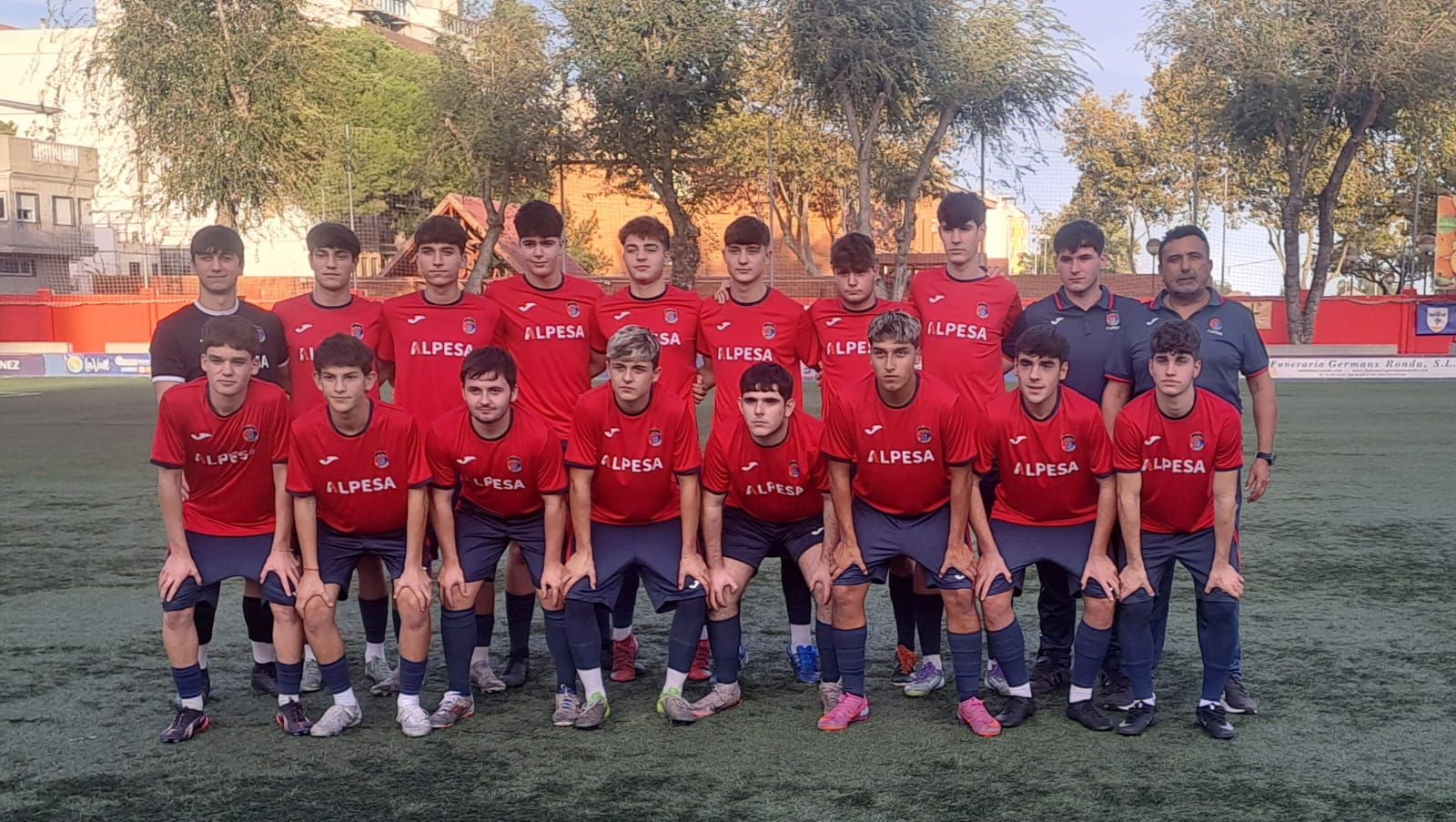 La "familia" de la UE Tavernes 2025-2026 se presenta en sociedad