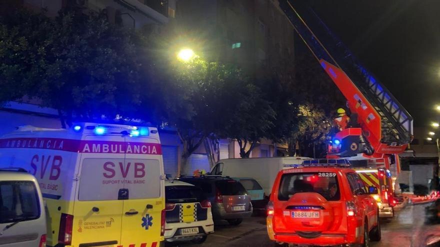 El Consorcio Provincial de Bomberos ha acudido al incendio con varias dotaciones de los parques de Torrent, Catarroja y Paterna.