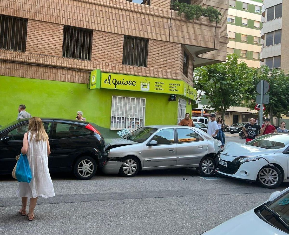 Coches afectados por el impacto.