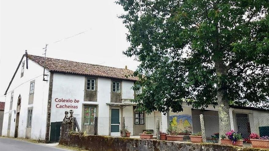 Las antiguas instalaciones de la escuela de Cacheiras, que serán reformadas con ayudas del PIREP