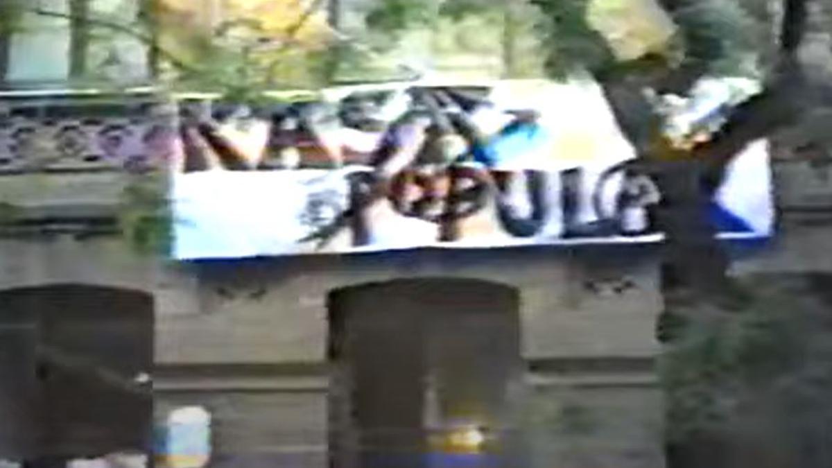 Fotograma de un vídeo de la okupación en 1987 del edificio de la calle Argumosa 41 que albergará ahora el Museo de memoria democrática.