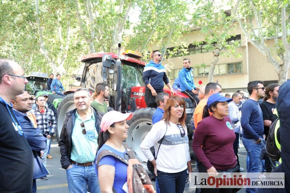 Los tractores se marchan de Murcia después de 29 horas
