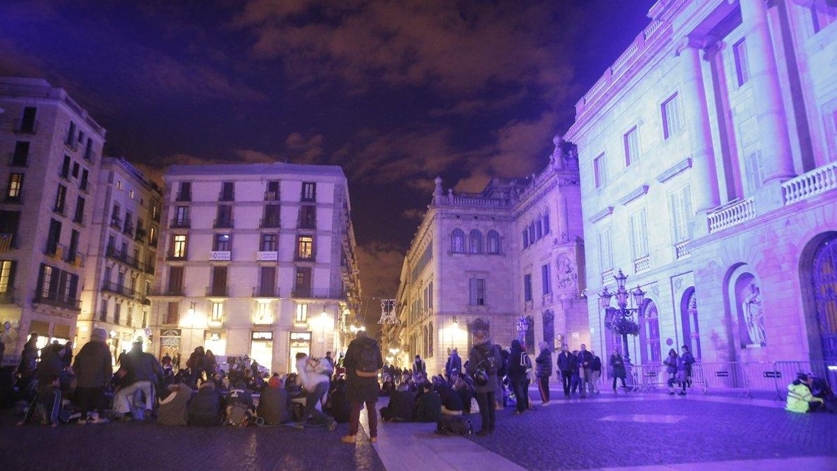 Asamblea en la plaza de Sant Jaume