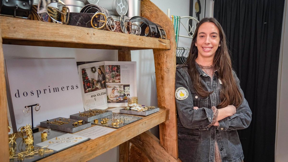 La pacense María Díaz Vila en su tienda ‘Mi Pequeño Madrid’ situada en la Calle Adelardo Covarsí.