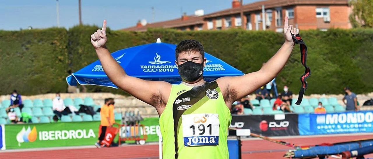 Emiliano Zazo celebra el resultado en una competición. | R. A. I.