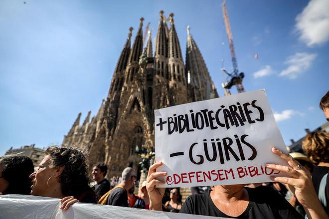Por qué protestan los trabajadores de las bibliotecas de Barcelona