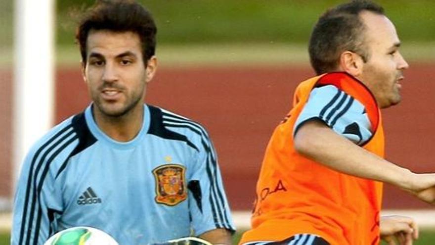 Cesc e Iniesta, en el entrenamiento.