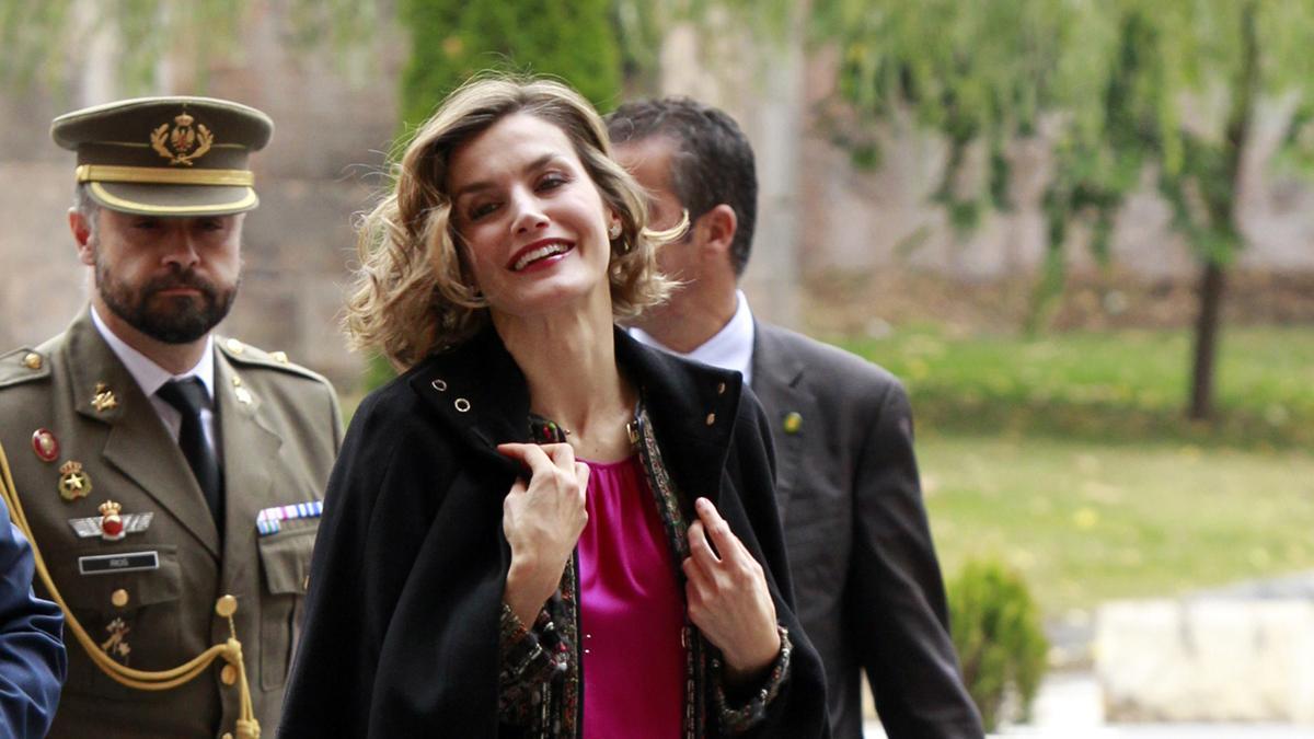 La Reina Letizia acude a Logroño con labios de otoño