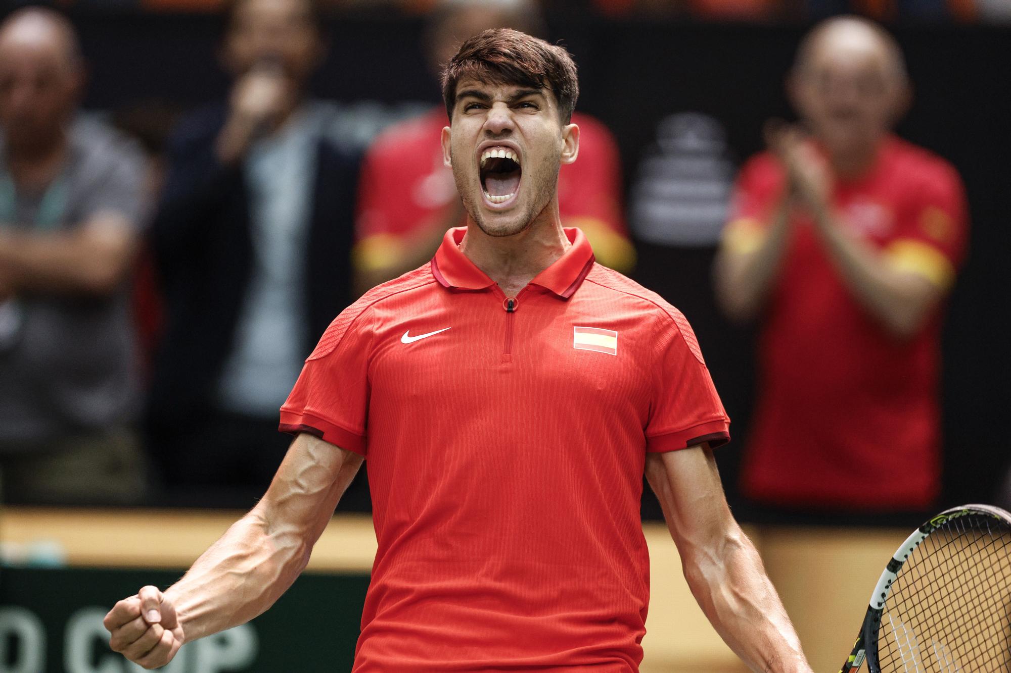 Alcaraz impone su jerarquía y lleva a España a la Fase Final de Málaga